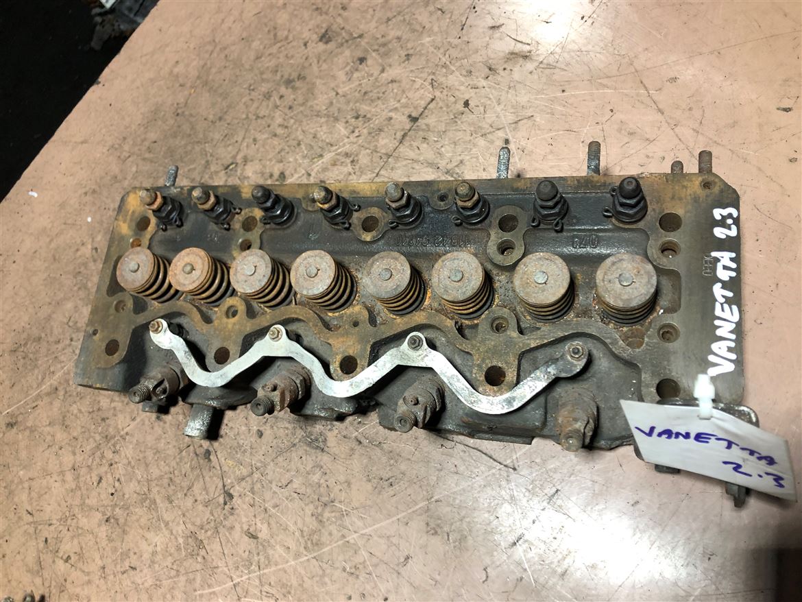 Nissan Vanetta 2.3 Silindir Kapağı