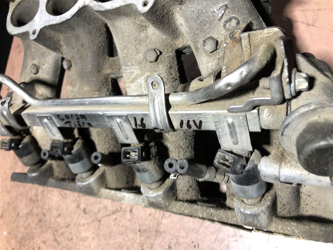 Opel Astra Corsa Vectra Tigra 1.6 16V 1994-02 Enjektör ve Enjektör Kütüğü