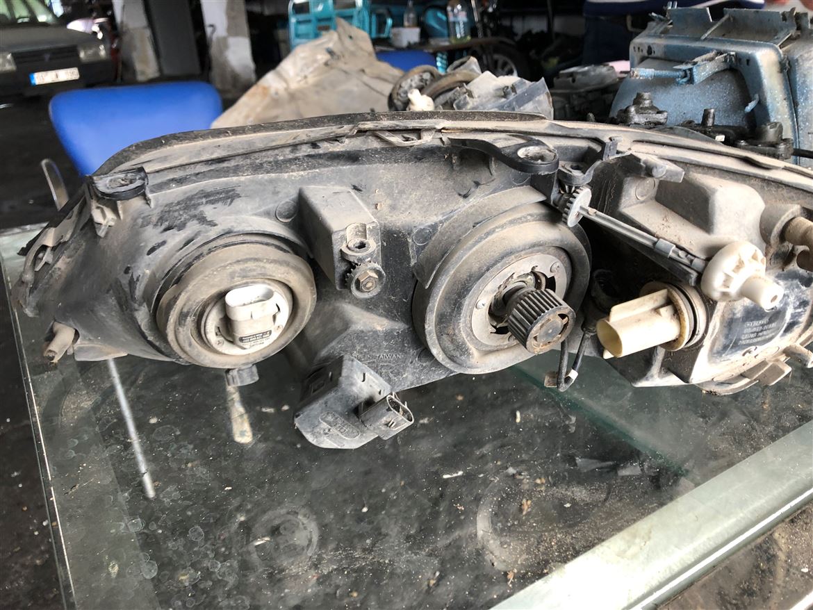 Opel Astra G Sağ Ön Far