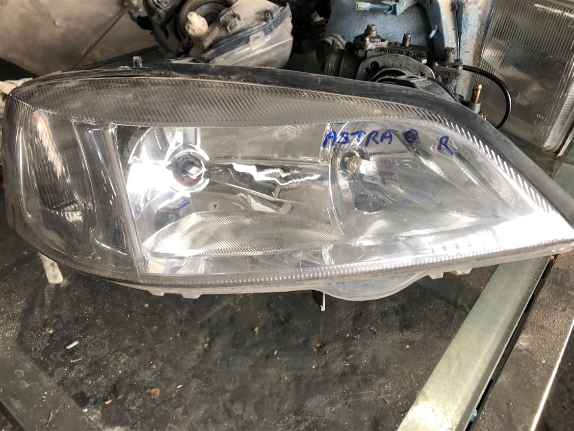 Opel Astra G Sağ Ön Far