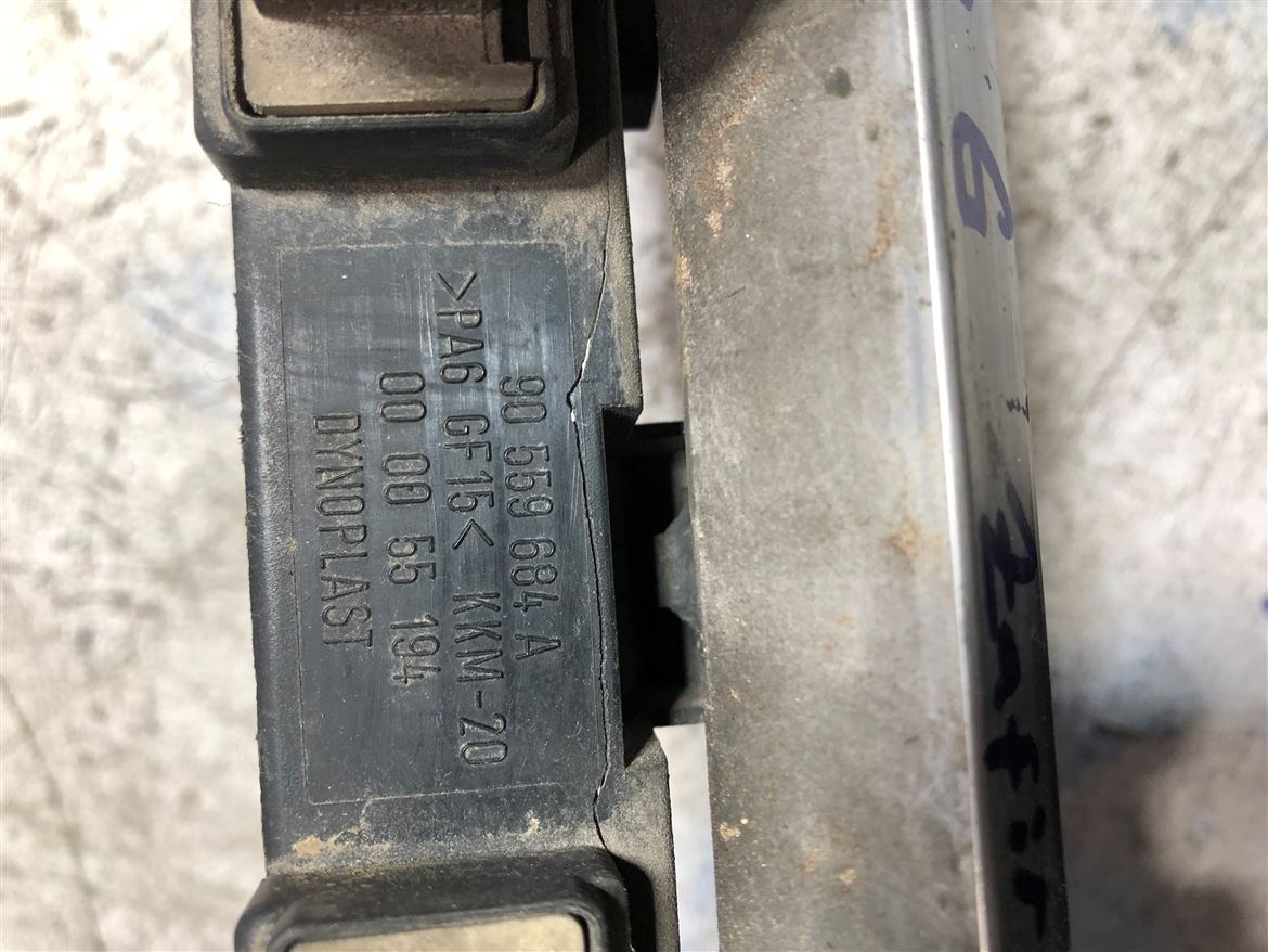 Opel Astra G Zafira 1.4-1.6 Enjektör Kütüğü 90559684a