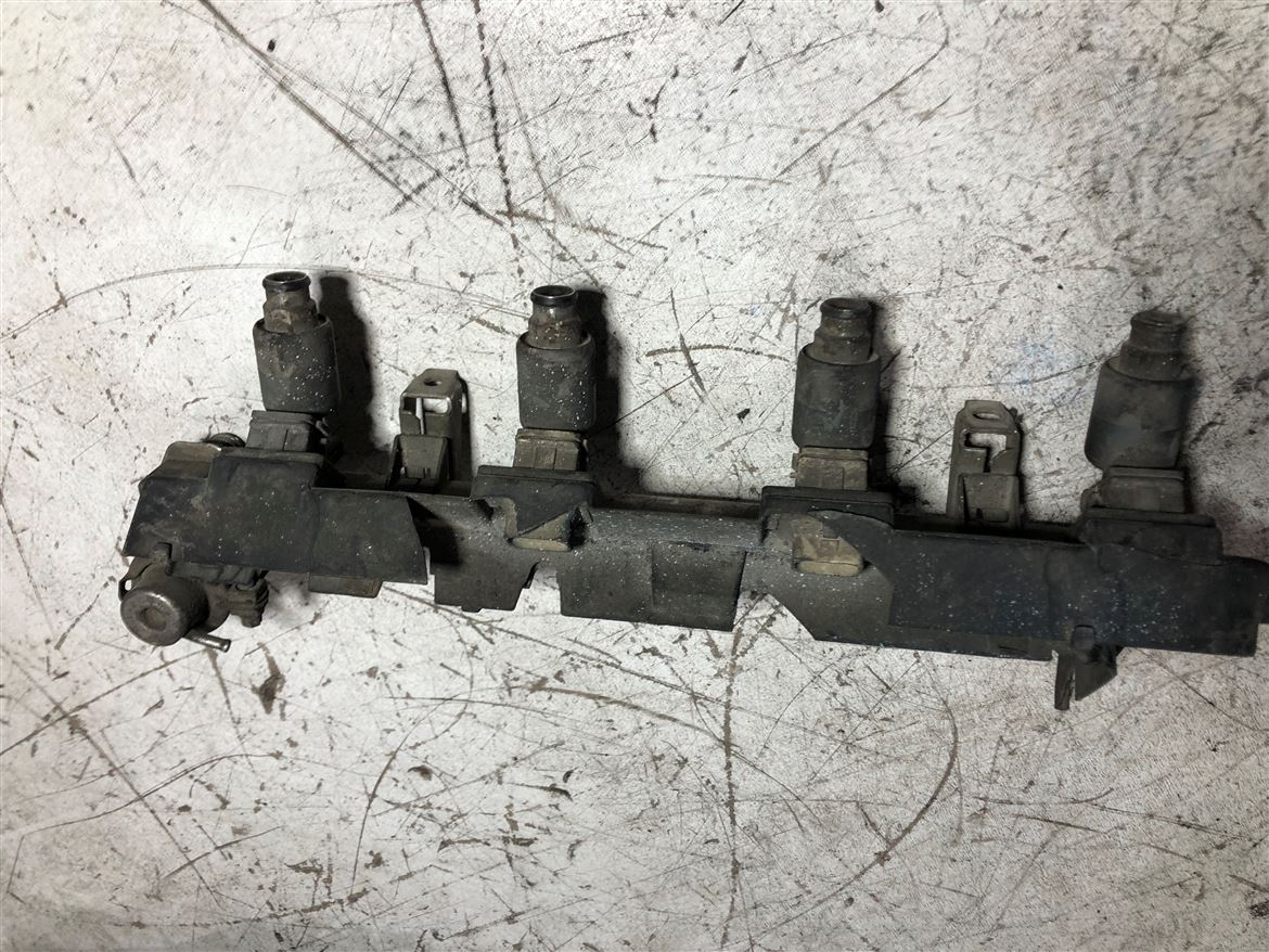 Opel Astra G Zafira 1.4-1.6 Enjektör Kütüğü 90559684a