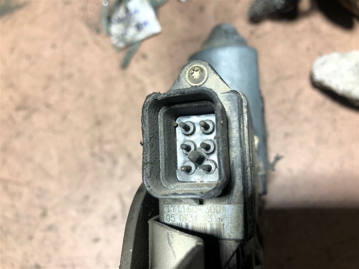 Opel Corsa B Combo B 1994-2001 Sağ Ön Cam Krikosu 90520192