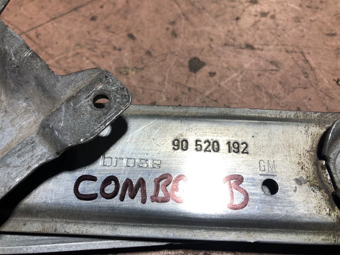Opel Corsa B Combo B 1994-2001 Sağ Ön Cam Krikosu 90520192