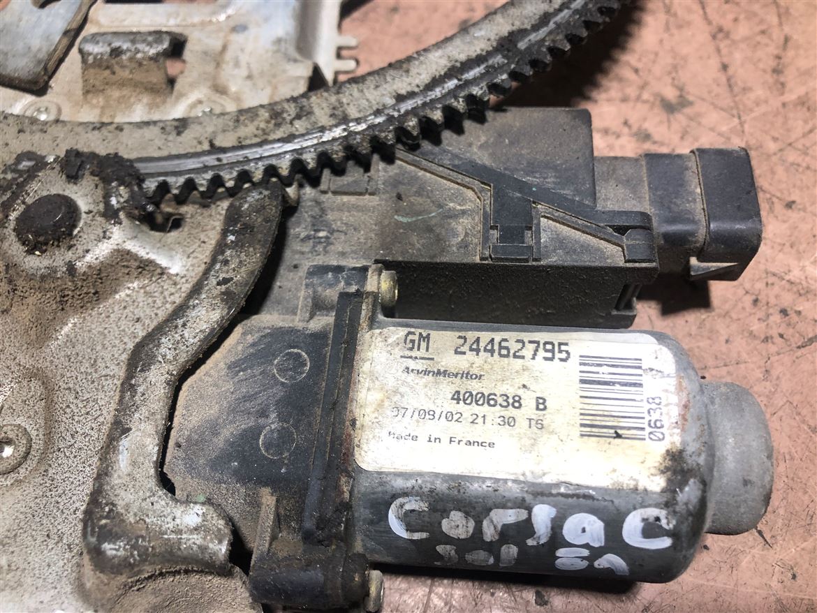 Opel Corsa C Combo C Sol Ön Cam Krikosu (24462795)