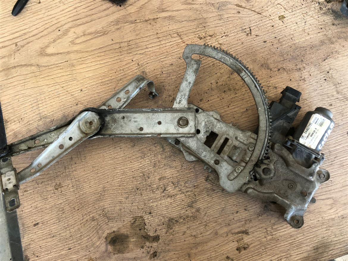 Opel Corsa C Combo Sol Ön Cam Kriko Motoru-Mekanizması (24462795)