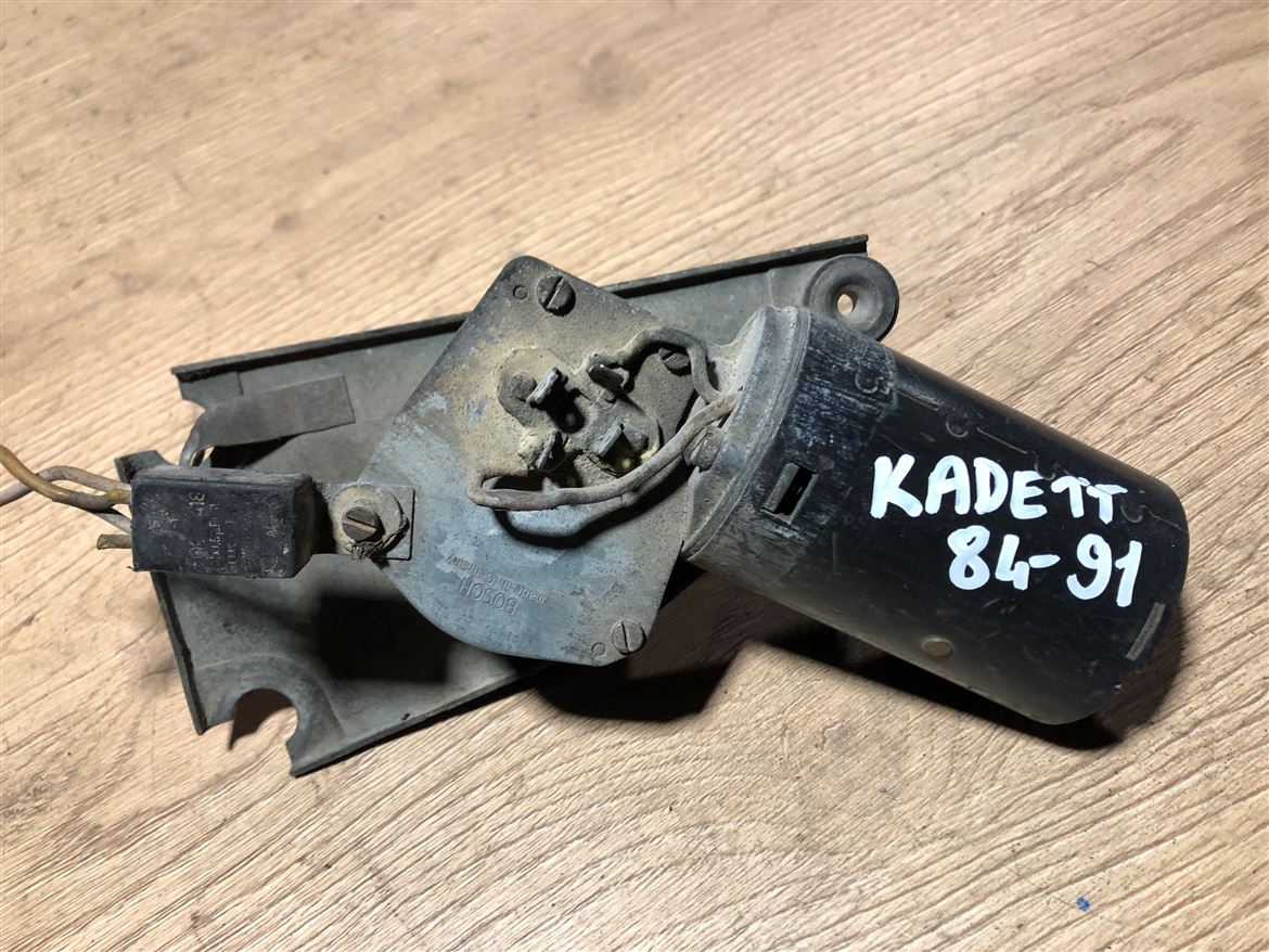 Opel Kadett 1984-1991 Ön Cam Silecek Motoru