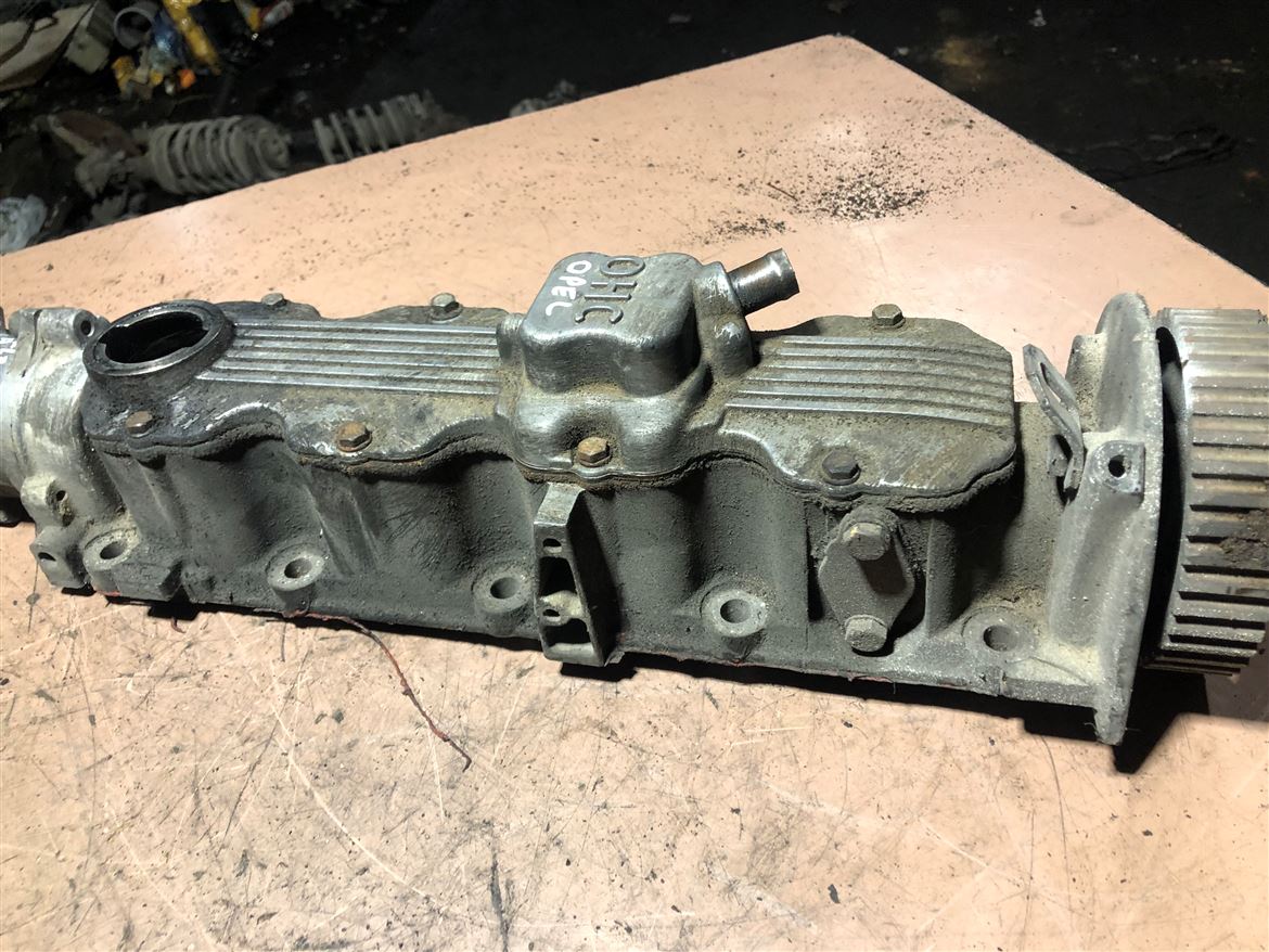 Opel Kadett Ascona Astra Vectra Omega 1980-95 1.8-2.0 1980-97 Eksantrik Mili-Eksantrik Yuvası