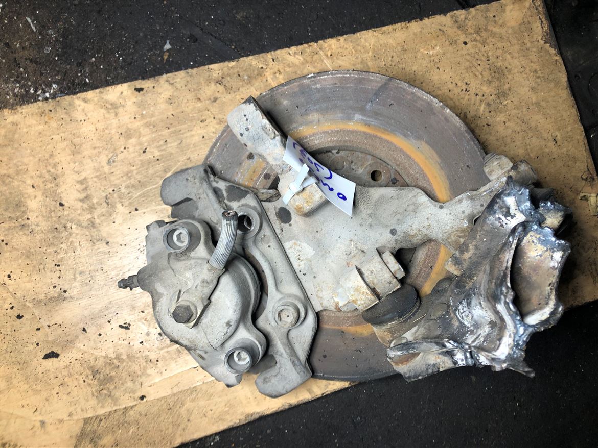 Opel Omega Sağ Ön Taşıyıcı Fren Kaliperi