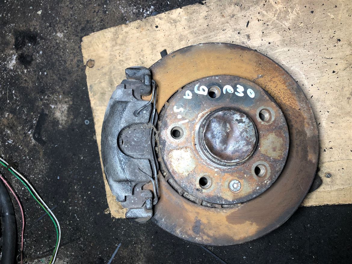 Opel Omega Sol Ön Taşıyıcı Fren Kaliperi