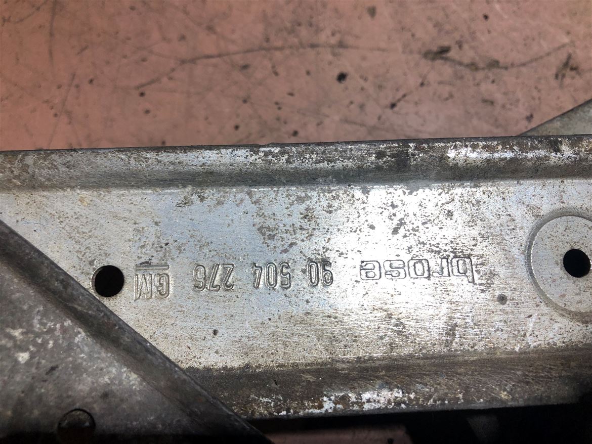 Opel Vectra A 1988-95 Sağ Ön Kapı Cam Krikosu 90504276 - 1 (2)