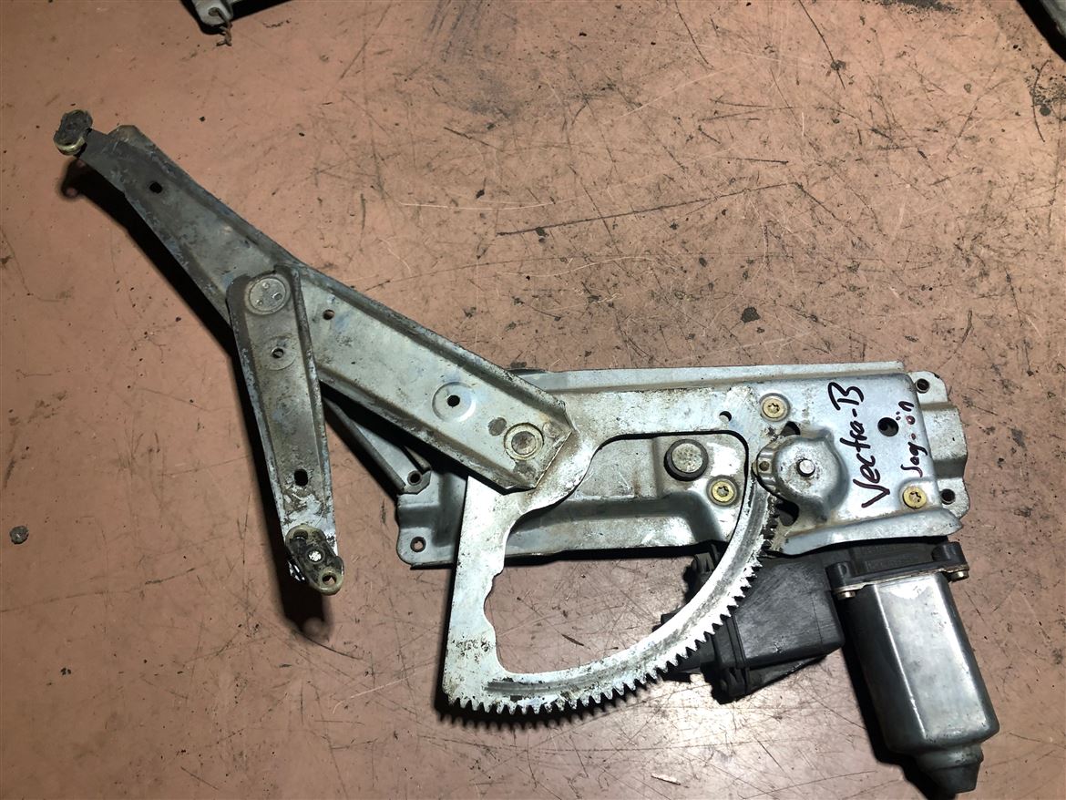 Opel Vectra B 1995-2002 Sağ Ön Kapı Cam Krikosu 09153596-90520226