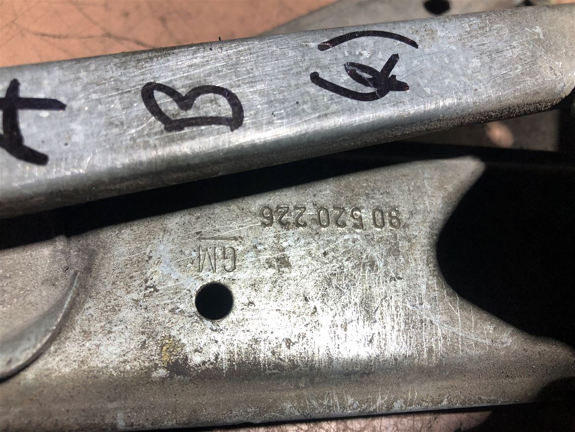 Opel Vectra B 1995-2002 Sağ Ön Kapı Cam Krikosu 09153596-90520226