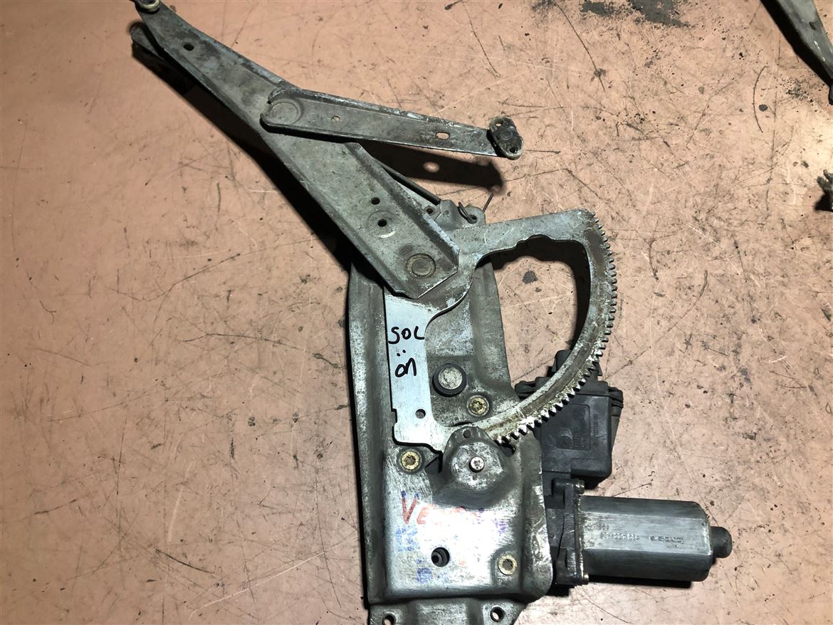 Opel Vectra B 1995-2002 Sol Ön Kapı Cam Krikosu 90520225 - 09153595