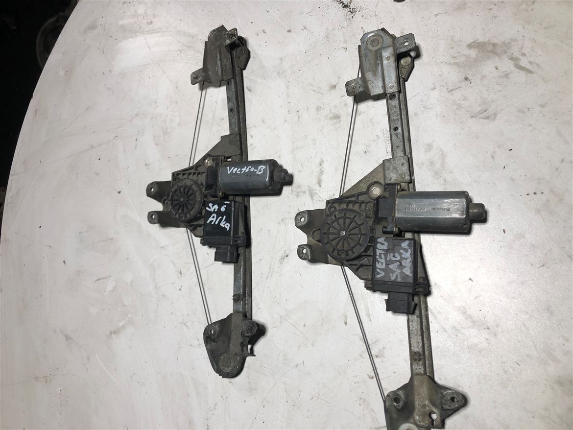 Opel Vectra B Sağ Arka Kapı Cam Krikosu