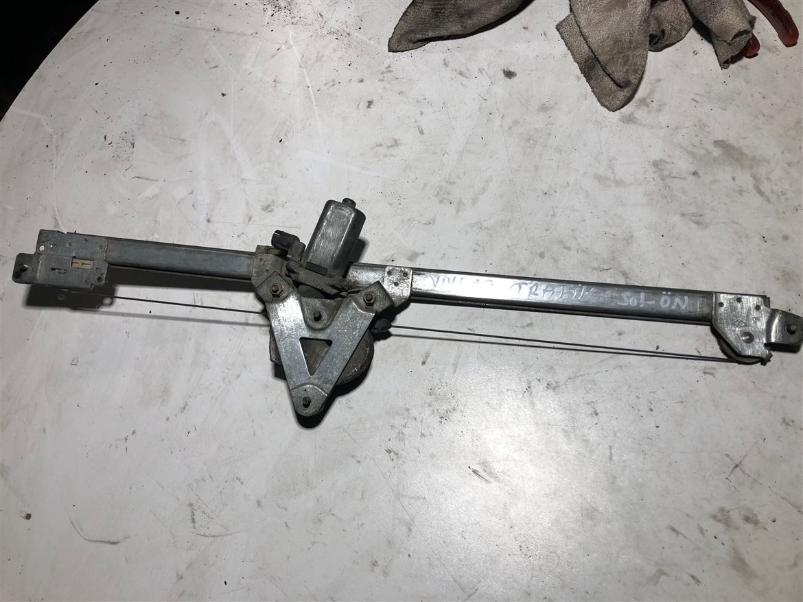 Opel Vivaro - Renault Trafic 2001-14 Sol Ön Kapı Cam Krikosu