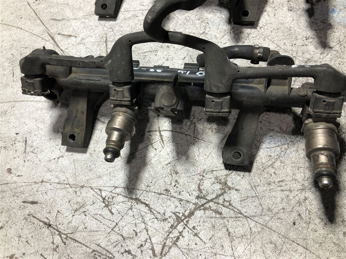 Peugeot 106 206 306 1.4 1995-2002 Enjektör Kütüğü 93008101