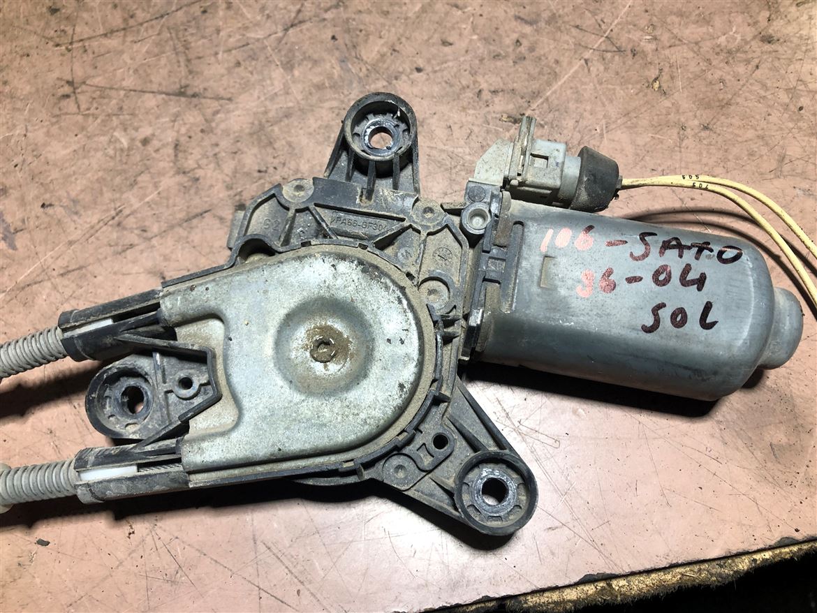 Peugeot 106 Saxo 1996-2004 (Üç Kapı) Sol Ön Kapı Cam Krikosu