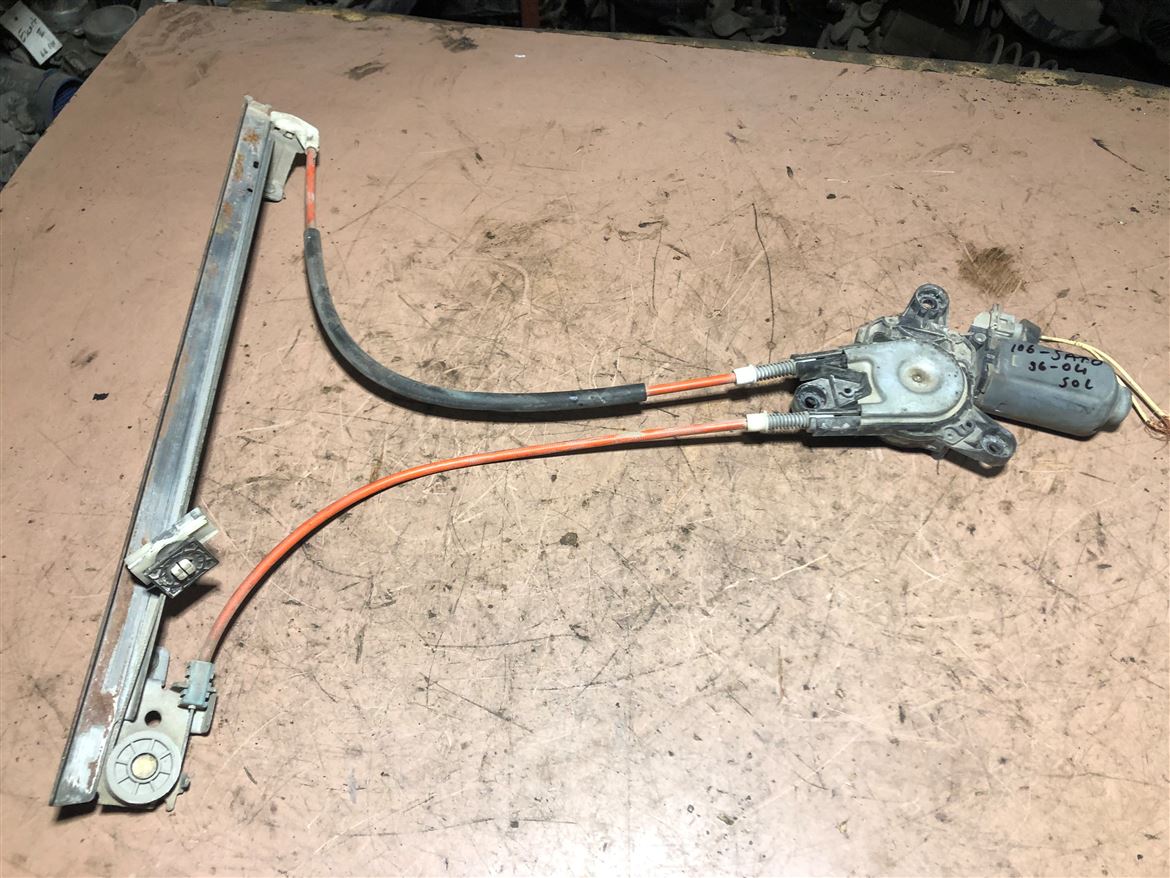 Peugeot 106 Saxo 1996-2004 (Üç Kapı) Sol Ön Kapı Cam Krikosu