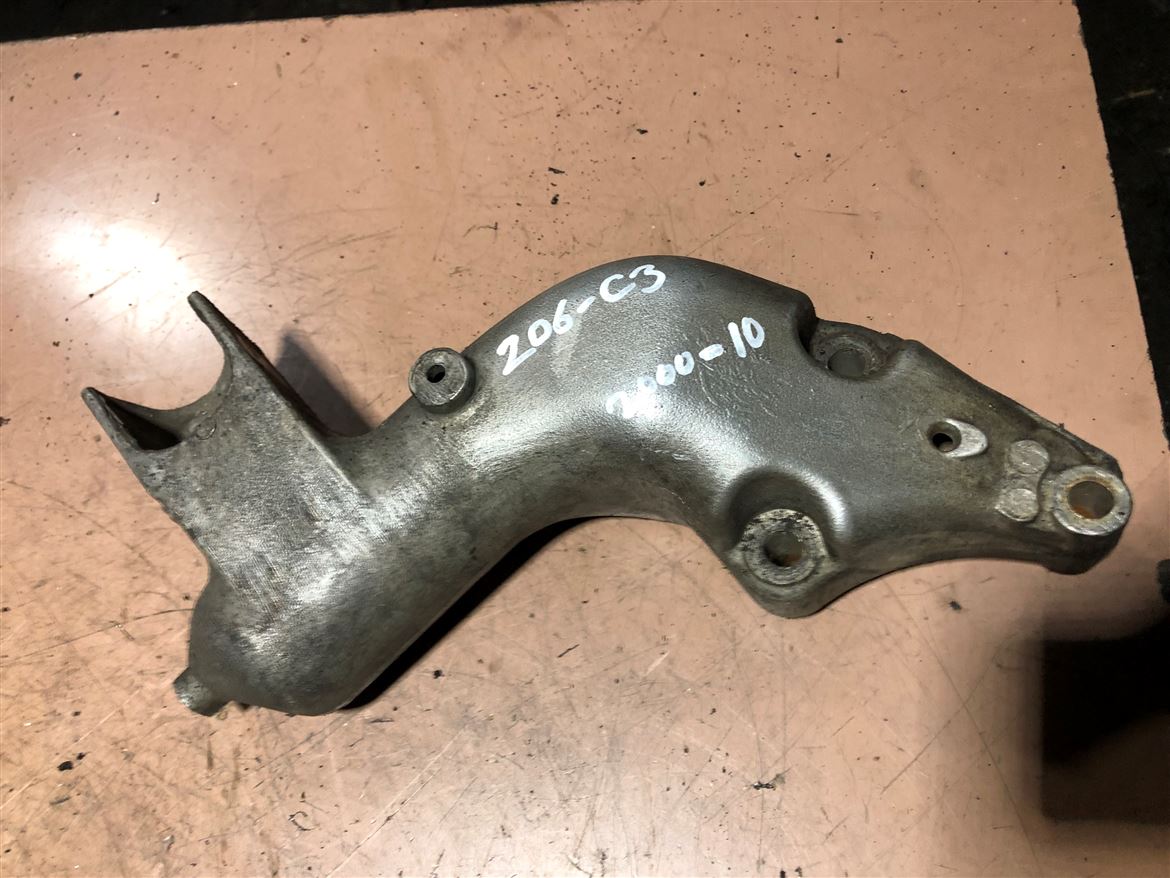 Peugeot 206 207 C3 1.4-1.6 8V Sağ Motor Kulağı Braketi 96349996