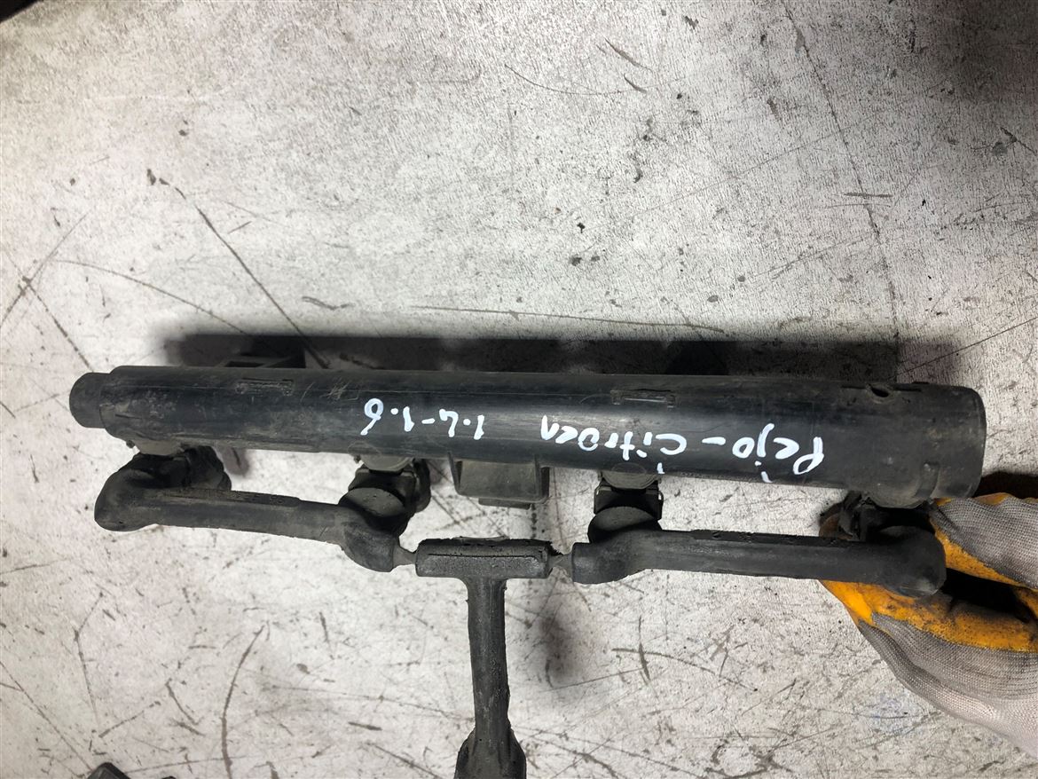 Peugeot 206 306 1.6 1997-2000 Enjektör Kütüğü 9625194080