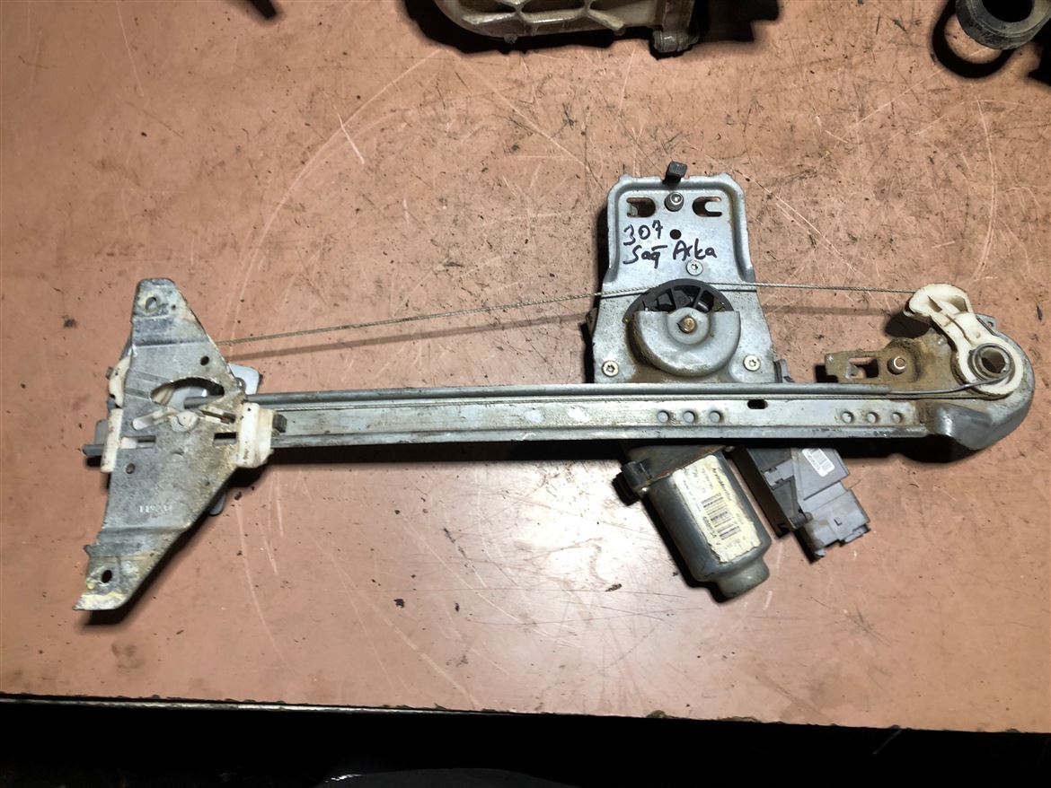 Peugeot 307 Sağ Arka Kapı Cam Krikosu