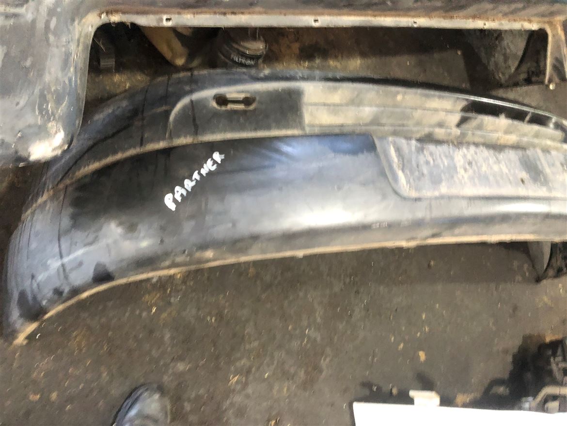 Peugeot Partner 1998-2003 Ön Tampon (4)