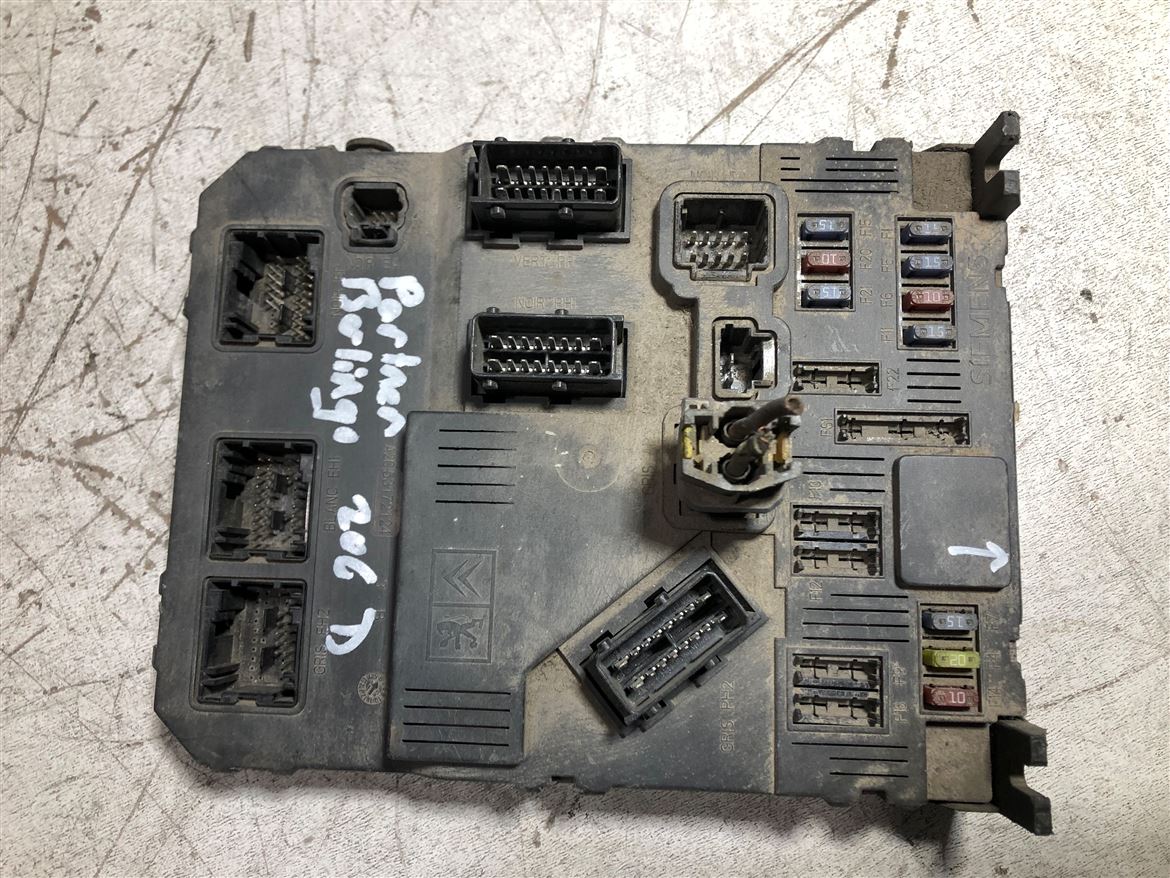 Peugeot Partner Berlingo 1.9 BSİ Body Beyni 9657999680 (2)