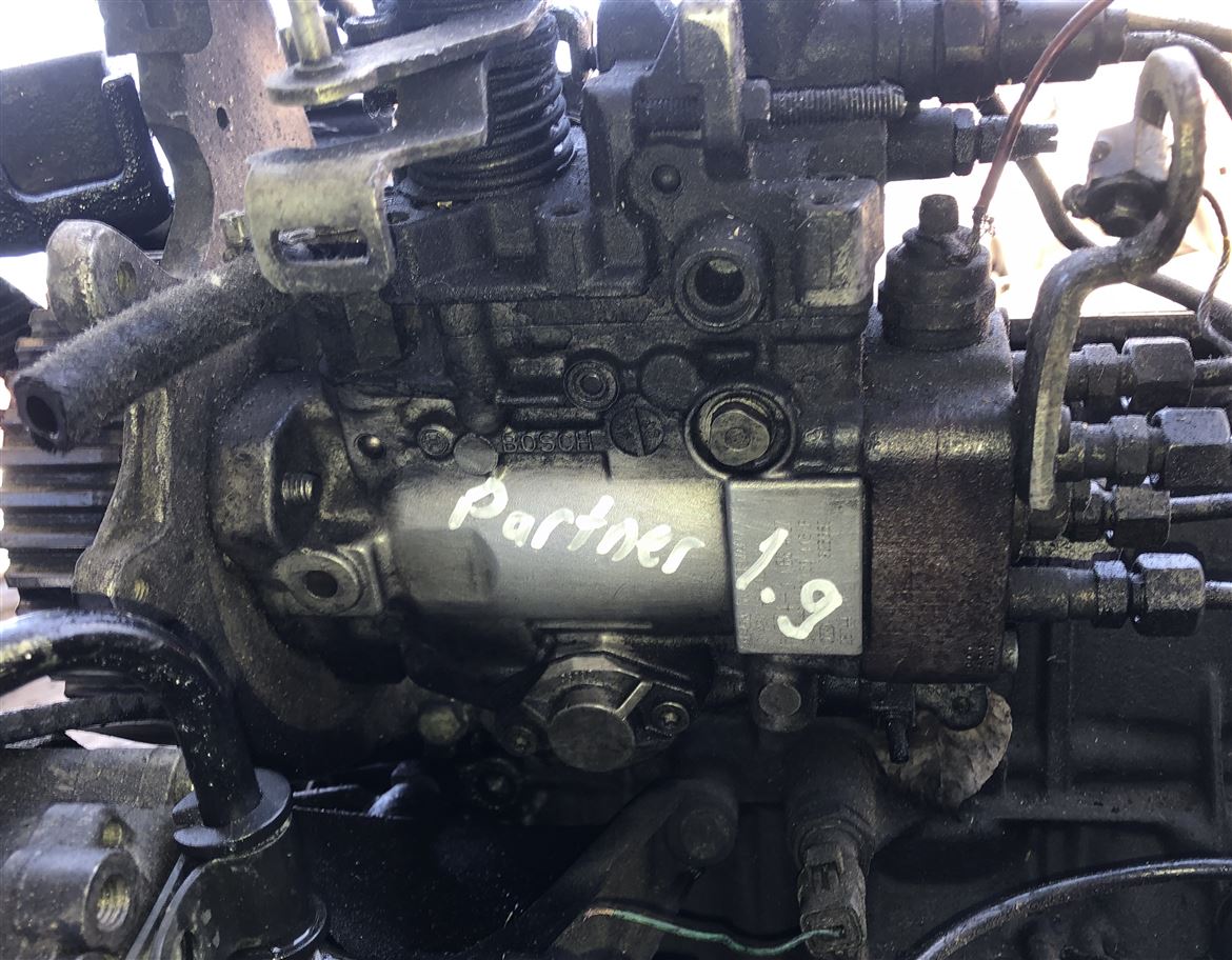Peugeot Partner Berlingo Xsara 1.9 D 1997-07 BOSCH Mazot Pompası
