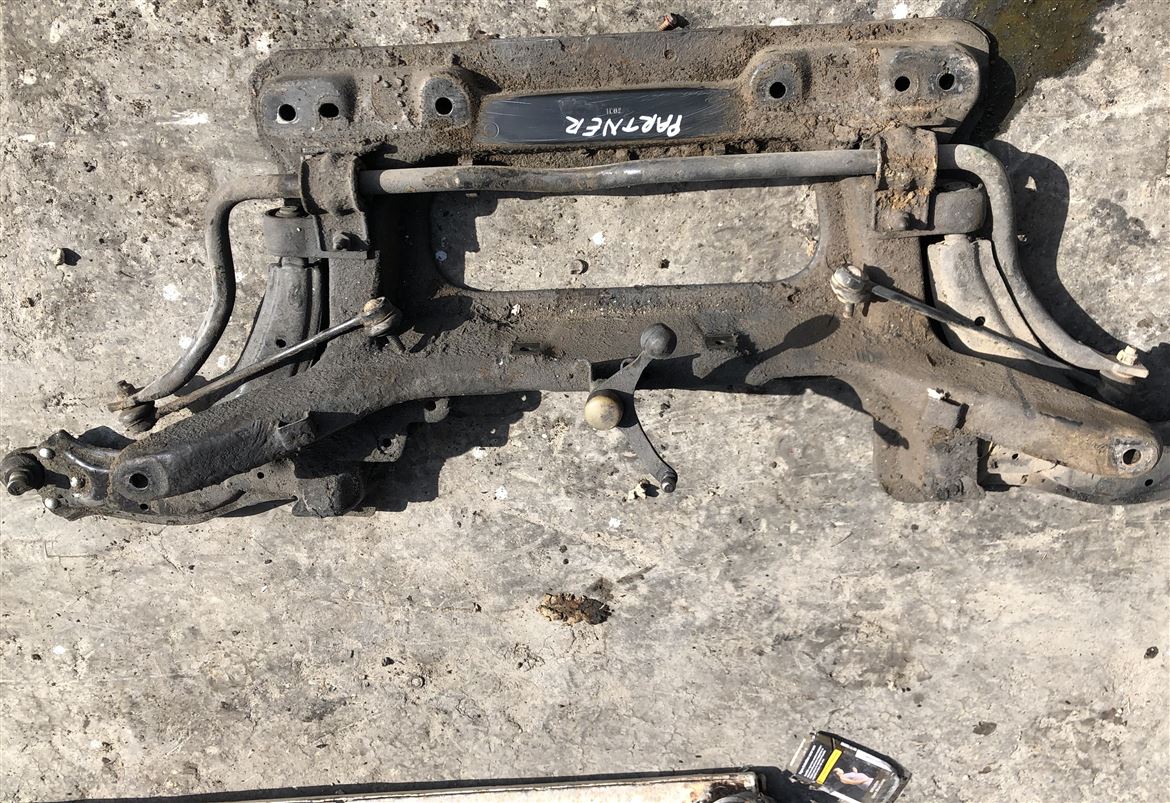 Peugeot Partner Berlingo Xsara 1.9D 1996-08 Motor Beşiği Travers