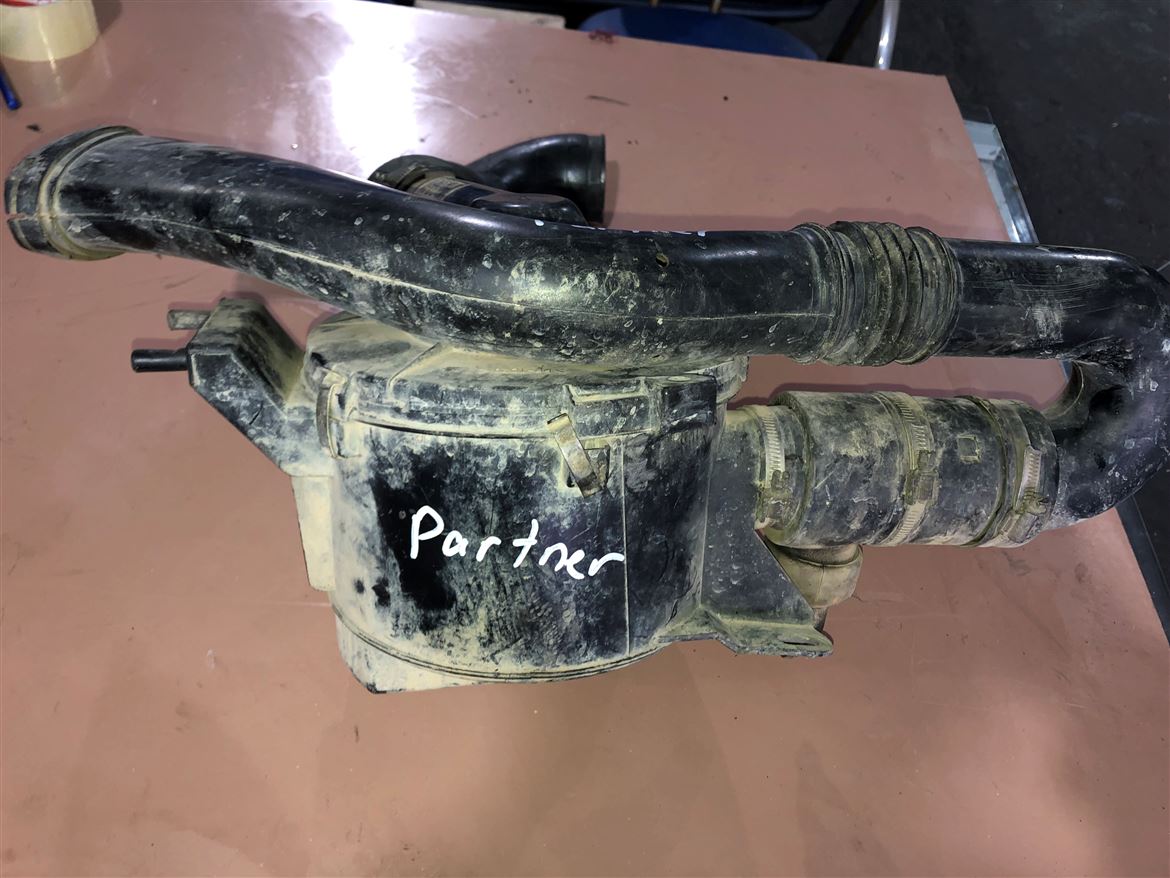 Peugeot Partner Citroen Berlingo Hava Filtresi Kutusu