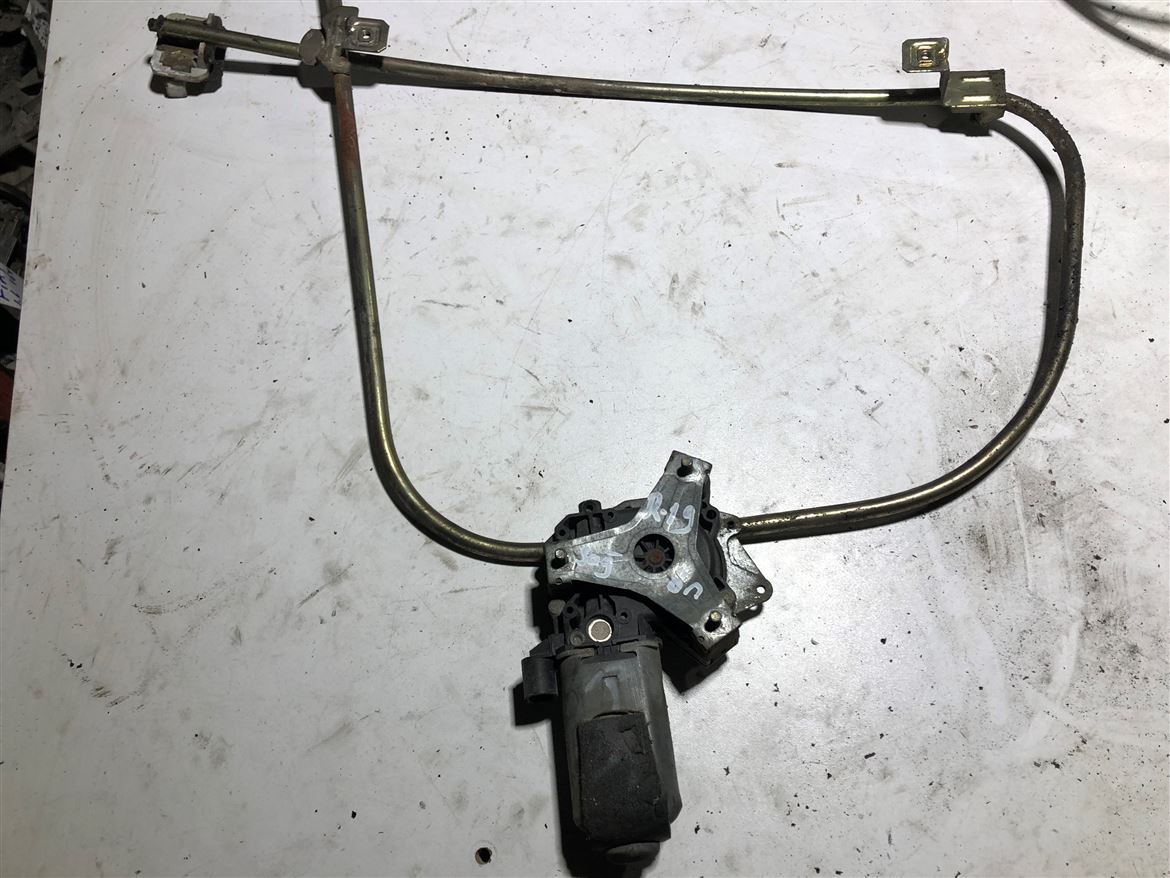 Renault 19 Sağ Ön Kapı Cam Krikosu