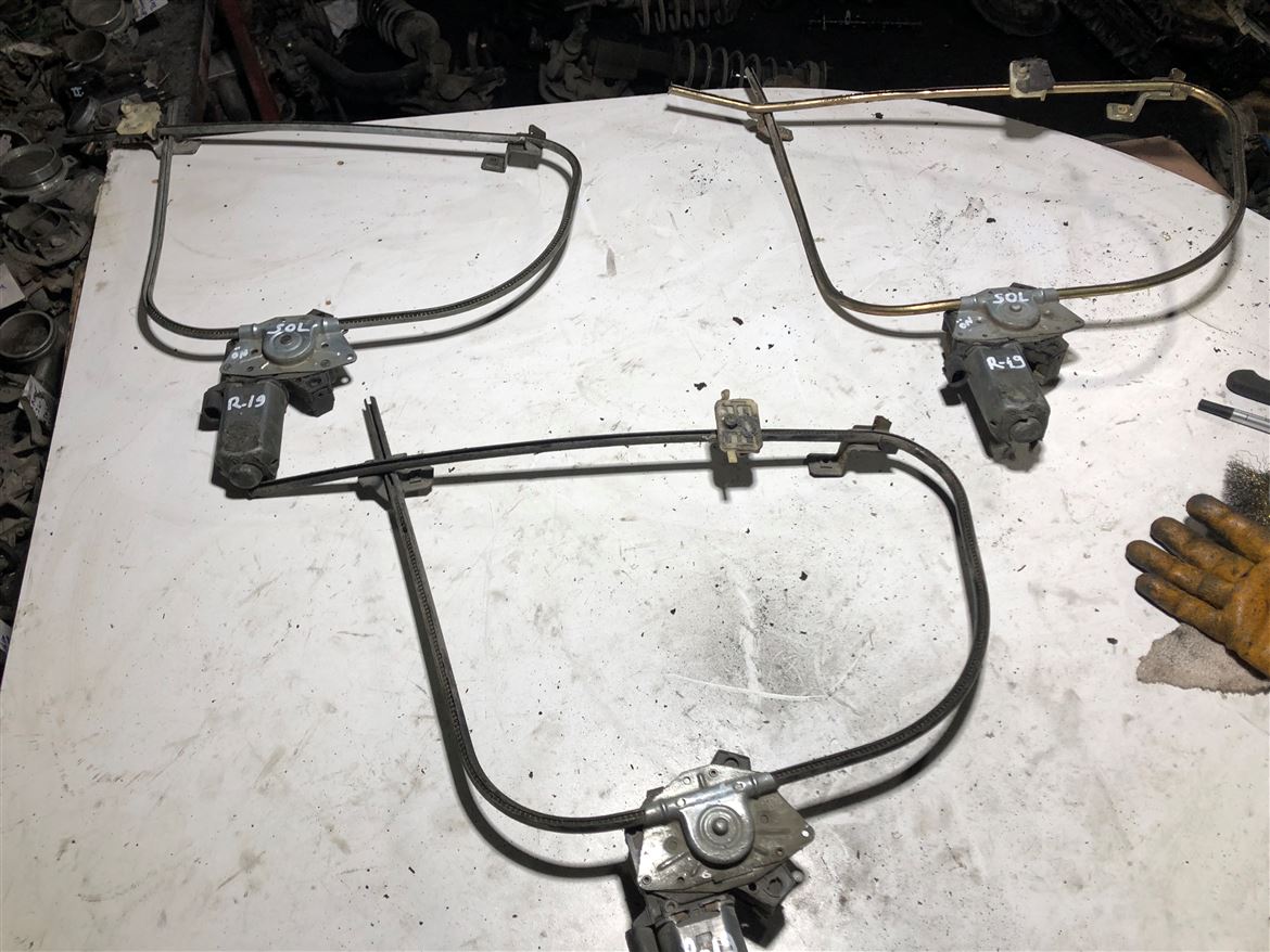 Renault 19 Sol Ön Kapı Cam Krikosu