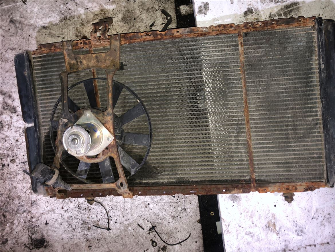 Renault 21 Çıkma Komple Radyatör (Fan Motorlu)