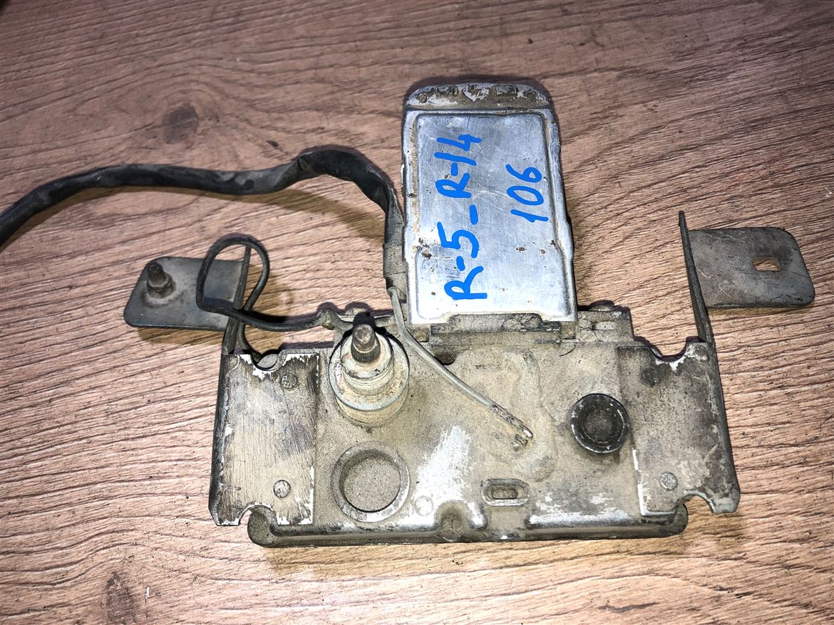 Renault 5 - 14 - 106 Arka Cam Silecek Motoru