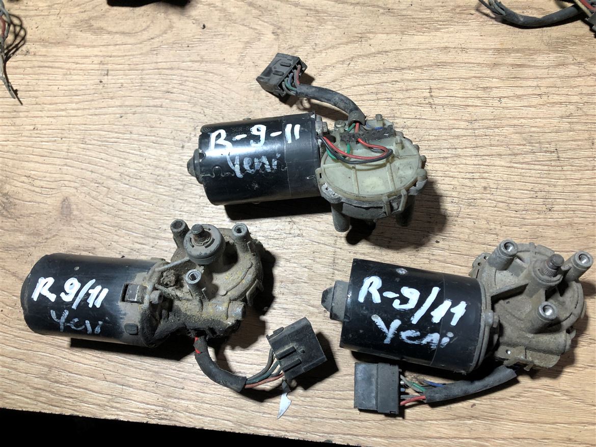 Renault 9 - 11 Ön Cam Silecek Motoru (2)