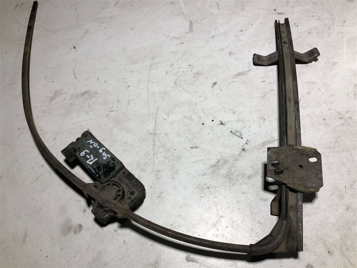 Renault 9 Sağ Ön Kapı Cam Krikosu (2)