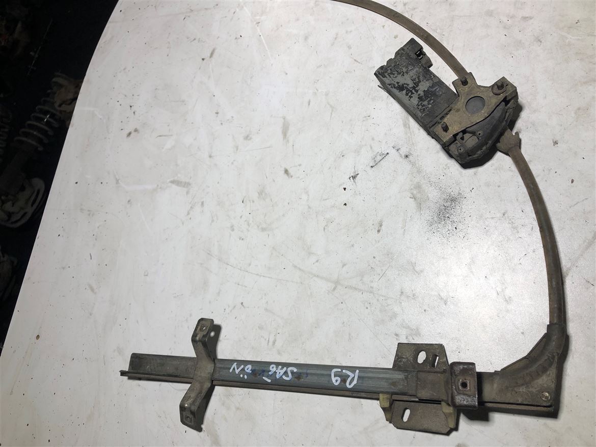 Renault 9 Sağ Ön Kapı Cam Krikosu