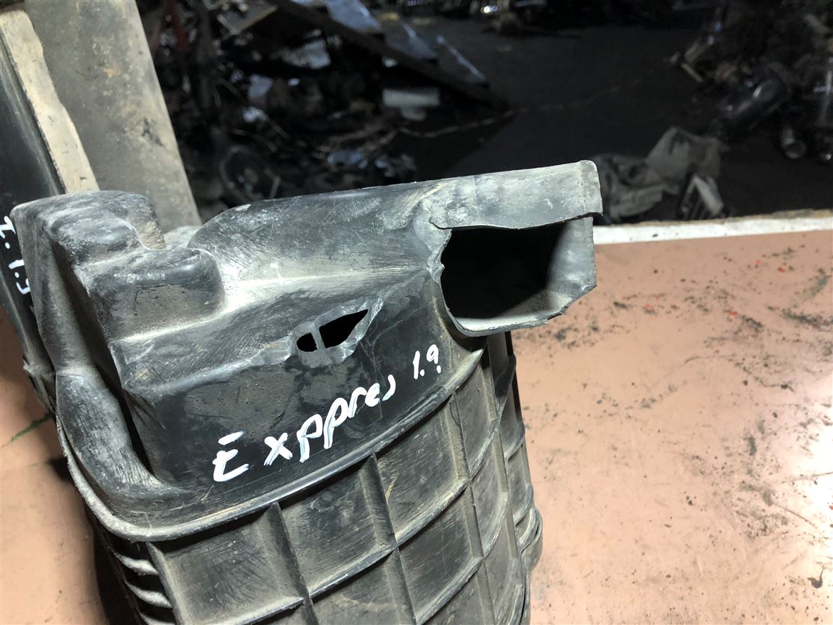 Renault Clio 1 Express 1.9 D Hava Filtre Kutusu 7700855973