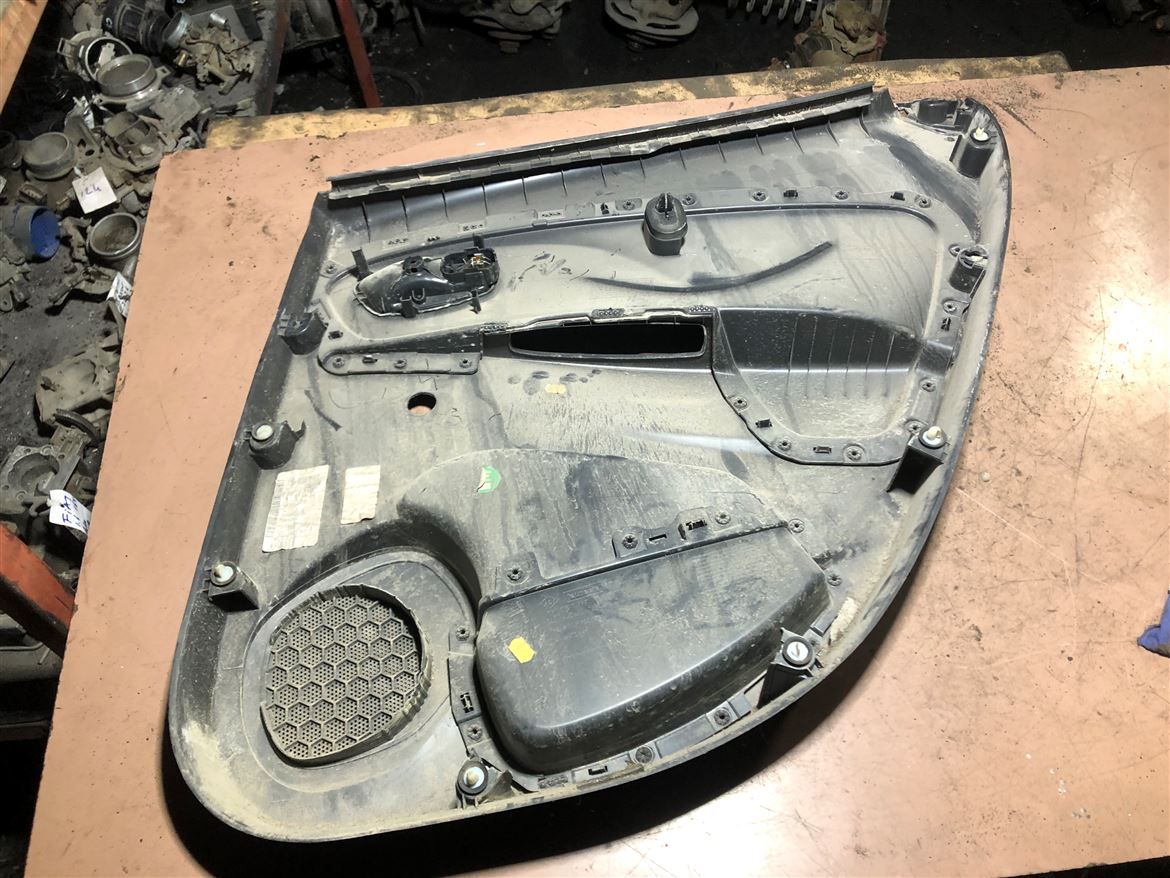 Renault Clio 4 Sol Arka Kapı Döşemesi (2)