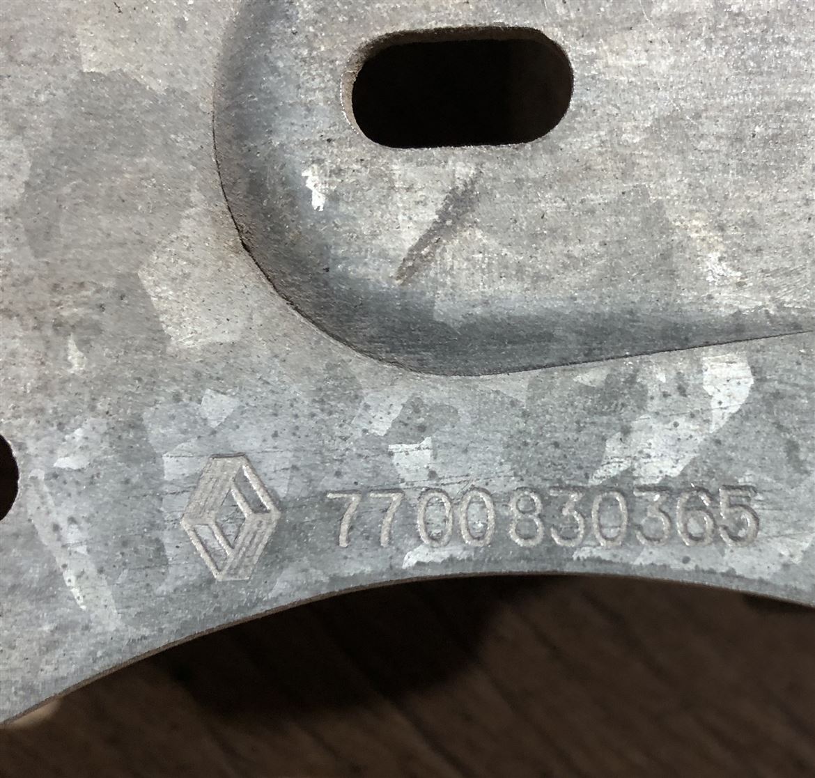 Renault Clio I 1990-1998 Arka Cam Silecek Motoru (3)