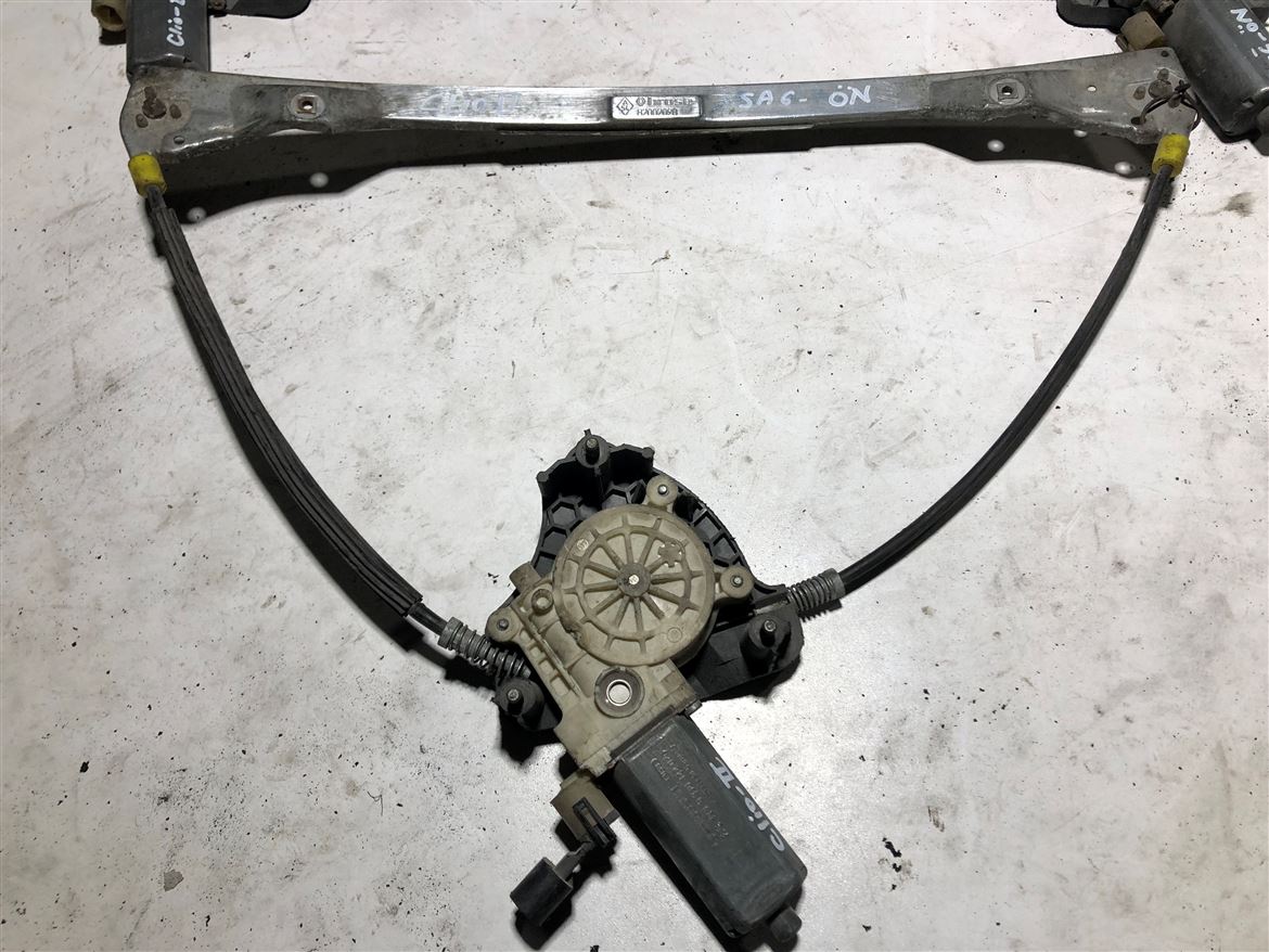 Renault Clio II 1998-2005 Sağ Ön Kapı Cam Krikosu (Orj.)