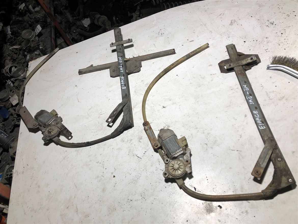 Renault Espace SAğ Ön Kapı Cam Krikosu
