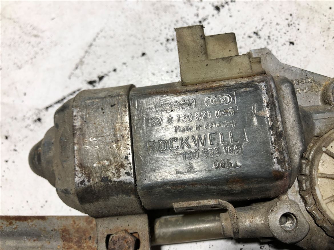 Renault Espace SAğ Ön Kapı Cam Krikosu