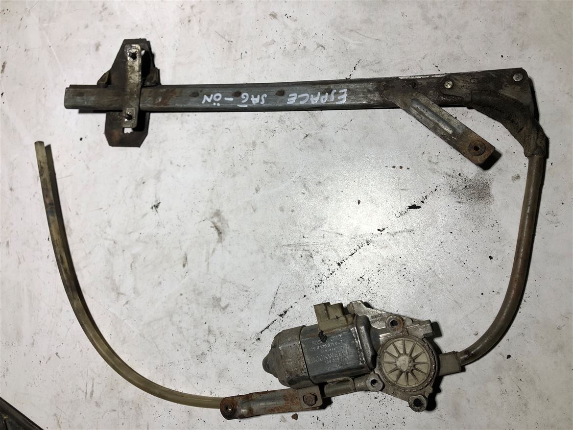 Renault Espace SAğ Ön Kapı Cam Krikosu
