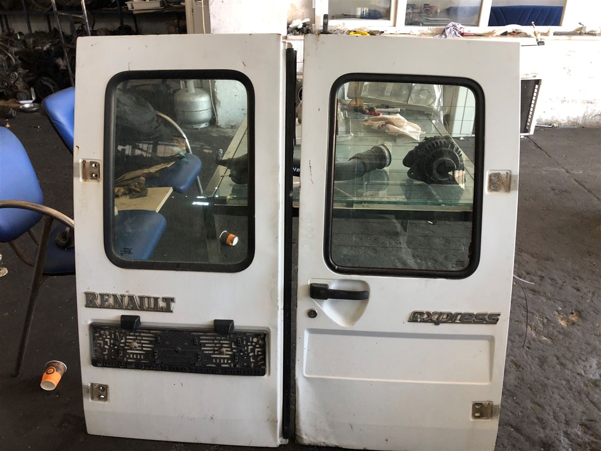 Renault Express (Sağ Kanat) Bagaj Kapağı