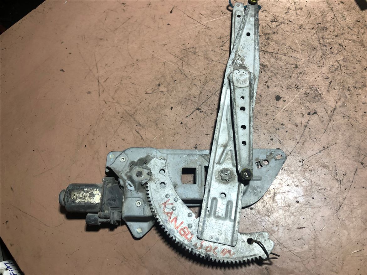 Renault Kangoo 1997-08 Sol Ön Kapı Cam Krikosu