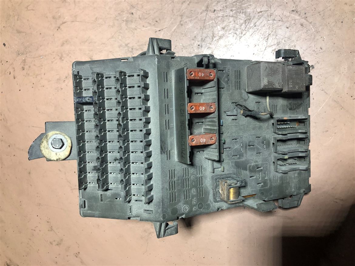 Renault Laguna 1 Sigorta BSİ Kutusu (7700427845-A)