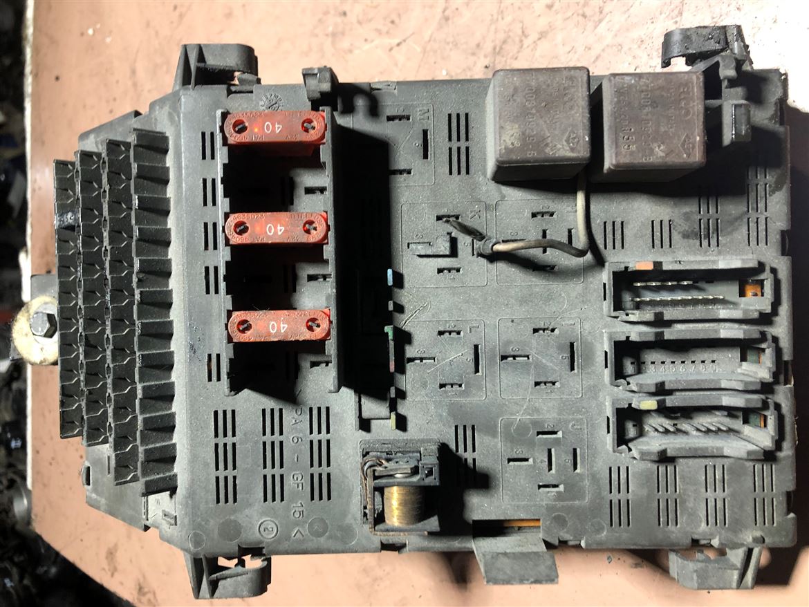 Renault Laguna 1 Sigorta BSİ Kutusu (7700427845-A)