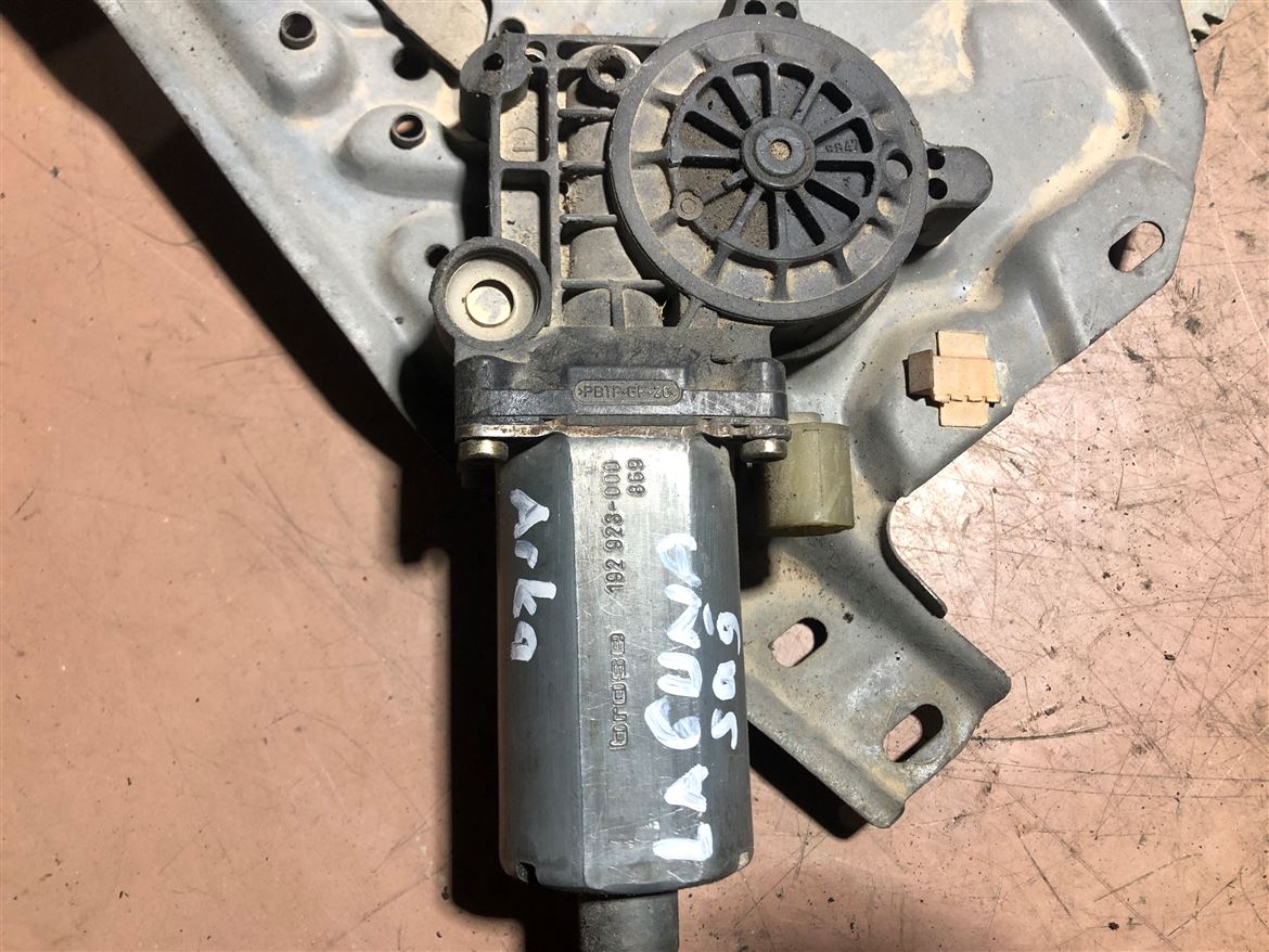 Renault Laguna 1994-2001 Sağ Arka Cam Krikosu